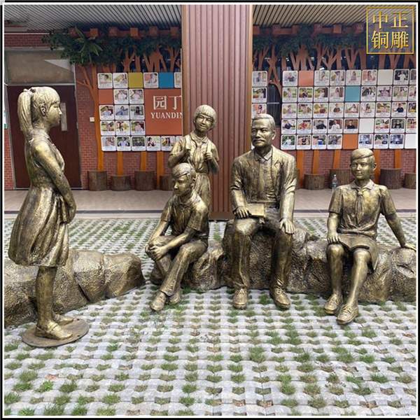 师生铜雕塑在校园钟的角色(图4)