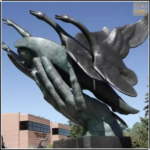 如何设计才能保证城市雕塑的艺术性和功能性(图2)