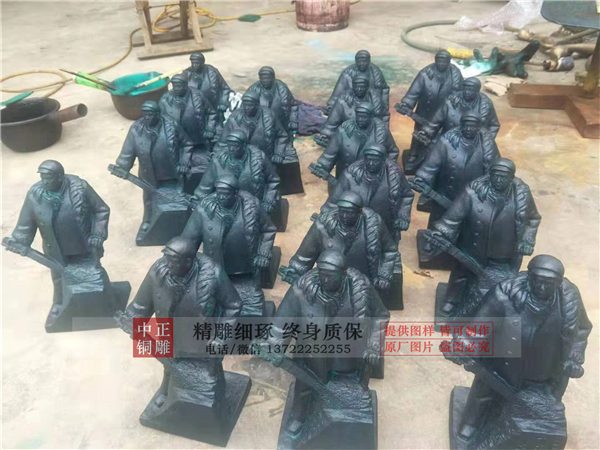 青铜人物雕塑.jpg 青铜人物雕塑.jpg