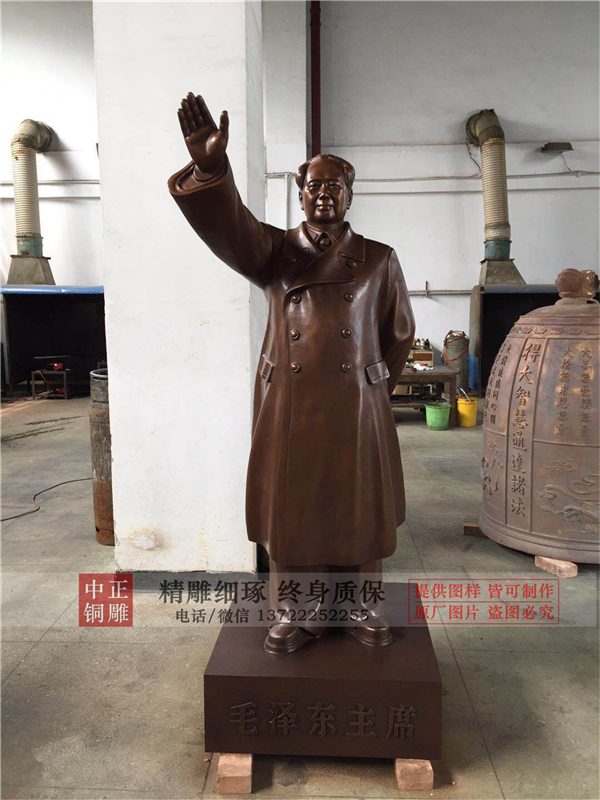 广场伟人铜雕.jpg 广场伟人铜雕.jpg