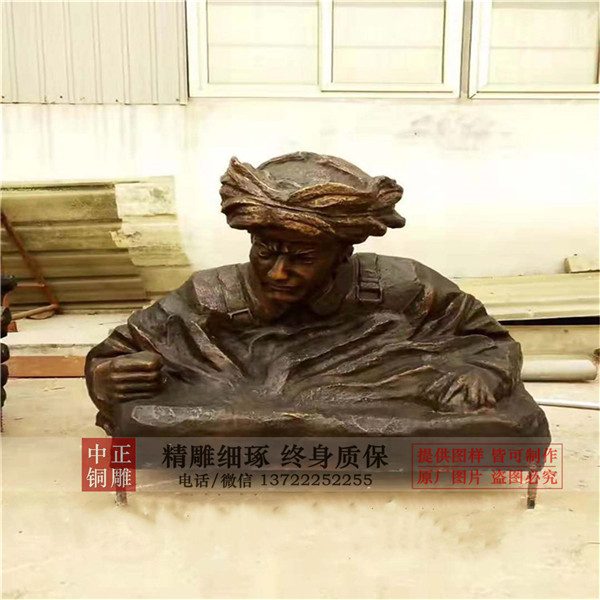 加工邱少云铜像.jpg 加工邱少云铜像.jpg