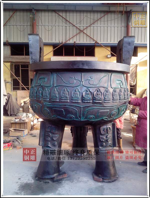 青铜圆鼎.jpg 青铜圆鼎.jpg