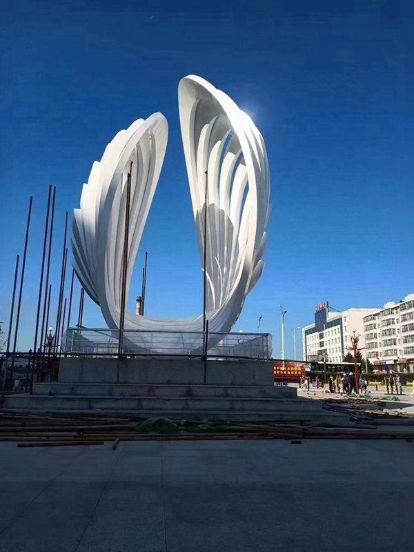 不锈钢翅膀雕塑