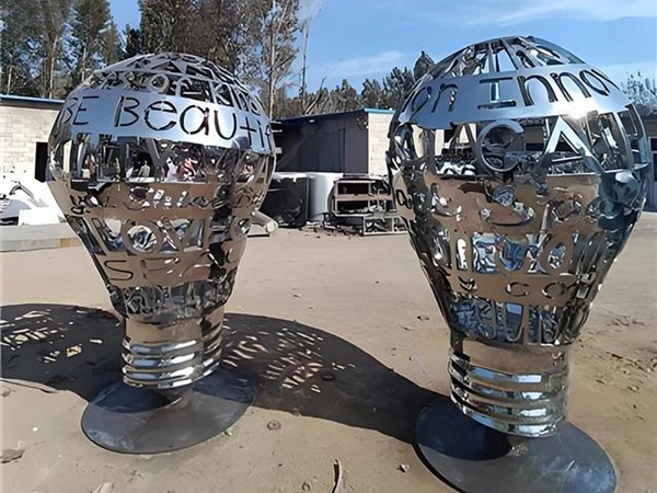 不锈钢灯泡雕塑