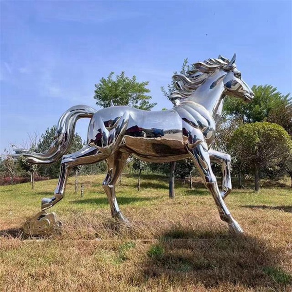 不锈钢马雕塑