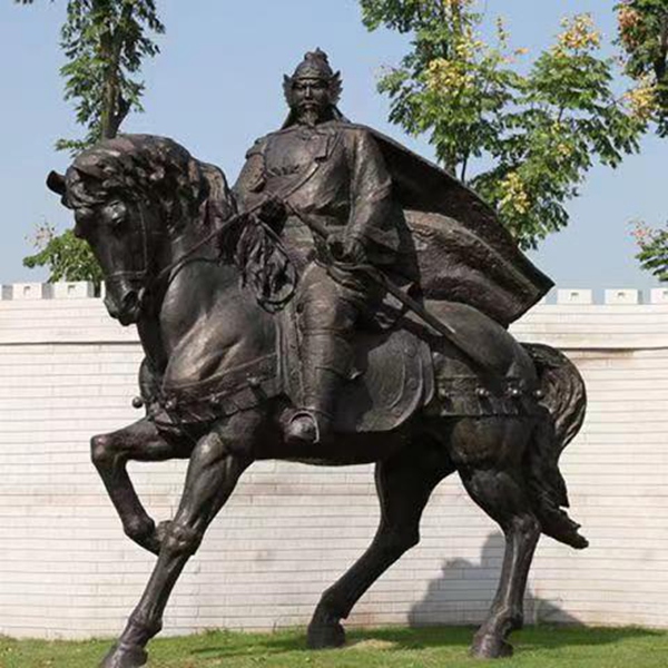 骑马铜雕