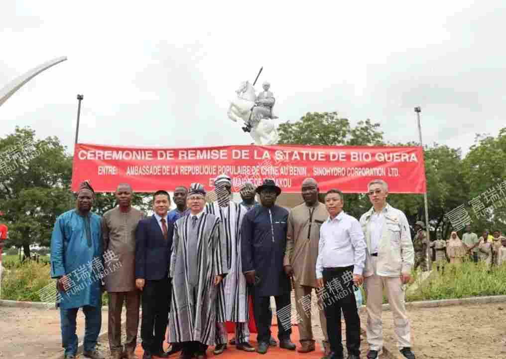 海外西非国家贝宁玻璃钢雕塑(图2)