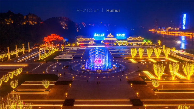 1611544147111398.jpg 四川乐山大佛景区莲花雕塑及莲花灯(图1)