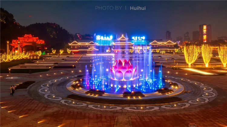 1611544147636712.jpg 四川乐山大佛景区莲花雕塑及莲花灯(图2)