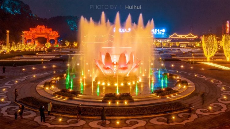 1611544147210977.jpg 四川乐山大佛景区莲花雕塑及莲花灯(图3)