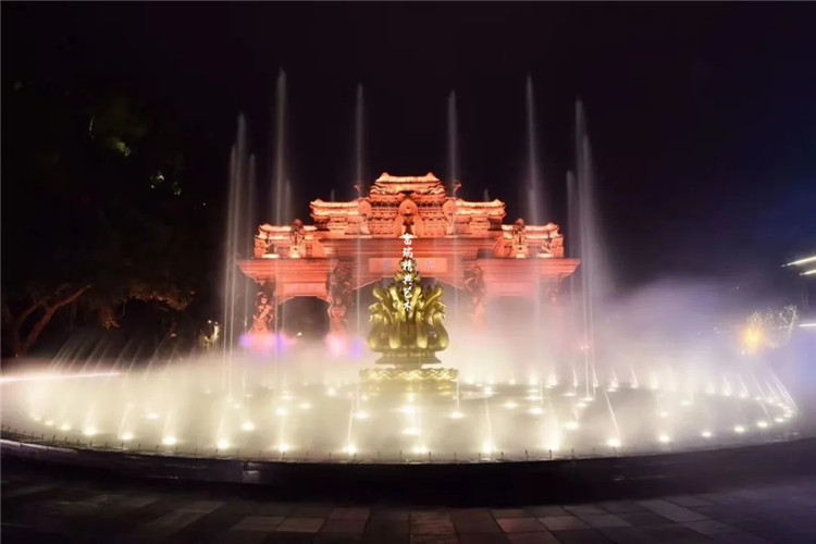 1611544147933872.jpg 四川乐山大佛景区莲花雕塑及莲花灯(图14)