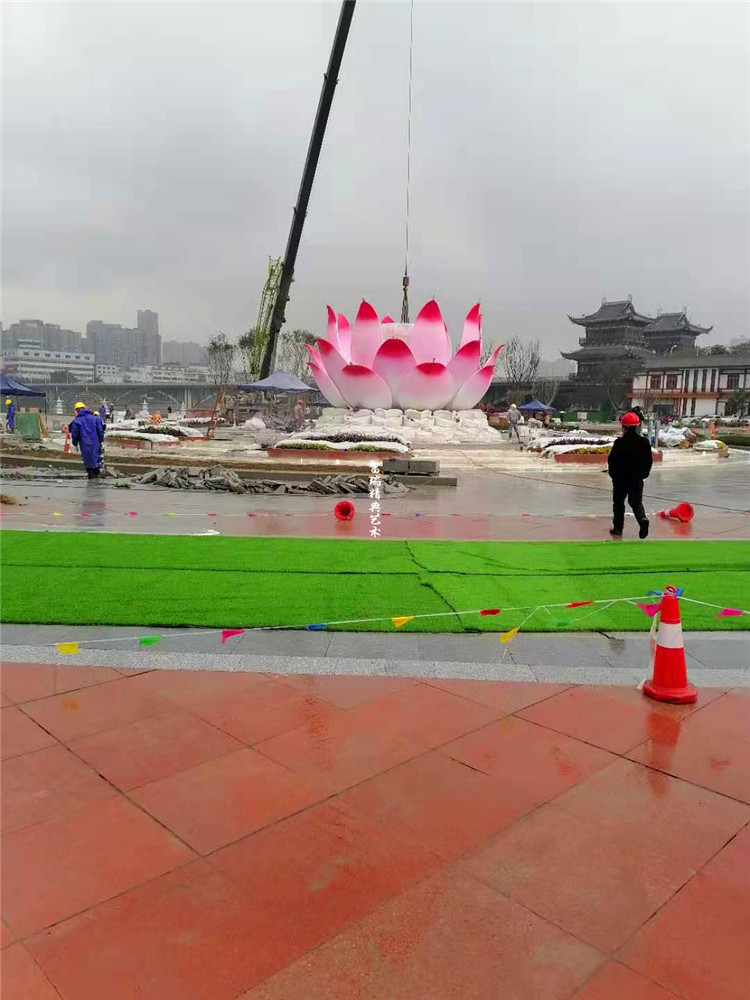 1609738699210297.jpg 四川乐山大佛景区莲花雕塑及莲花灯(图16)