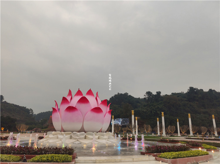 1609738699898574.jpg 四川乐山大佛景区莲花雕塑及莲花灯(图19)