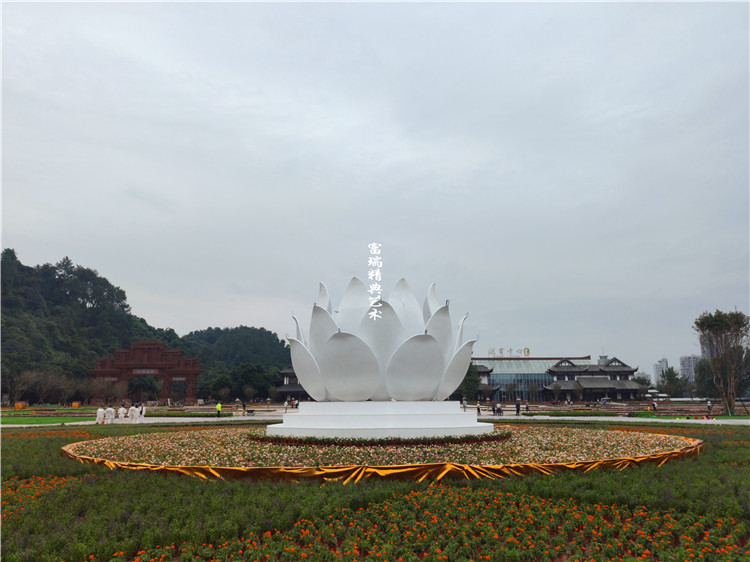 1601369851183834.jpg 四川乐山大佛景区莲花雕塑及莲花灯(图29)