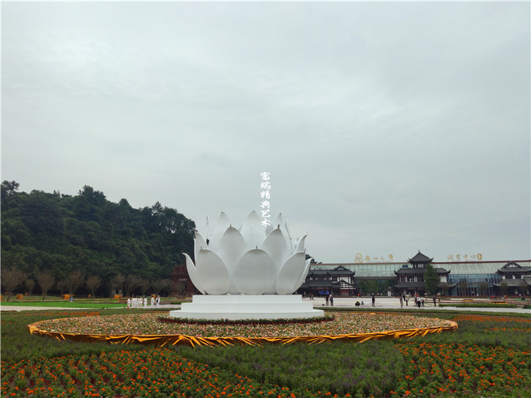 1601369851166526.jpg 四川乐山大佛景区莲花雕塑及莲花灯(图30)