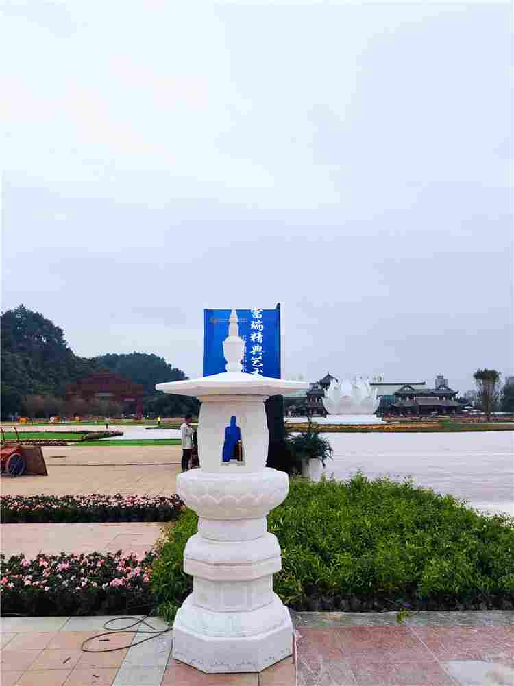 1601369851383432.jpg 四川乐山大佛景区莲花雕塑及莲花灯(图43)