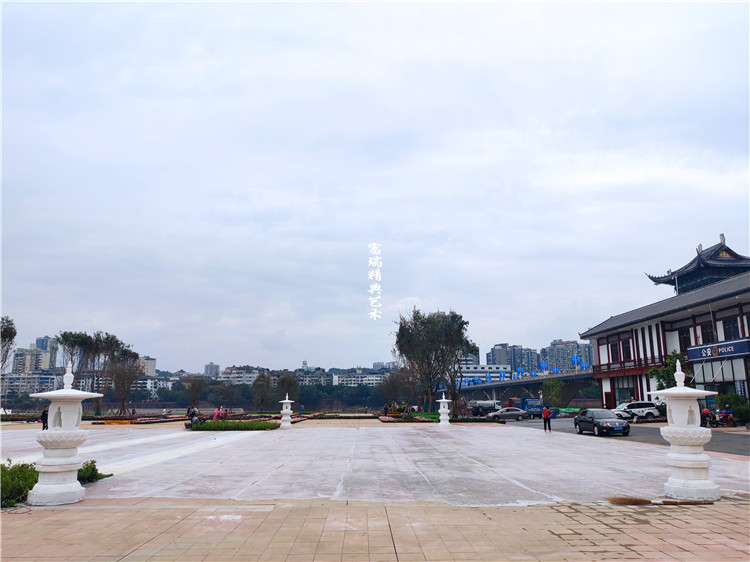 1601369851574379.jpg 四川乐山大佛景区莲花雕塑及莲花灯(图44)