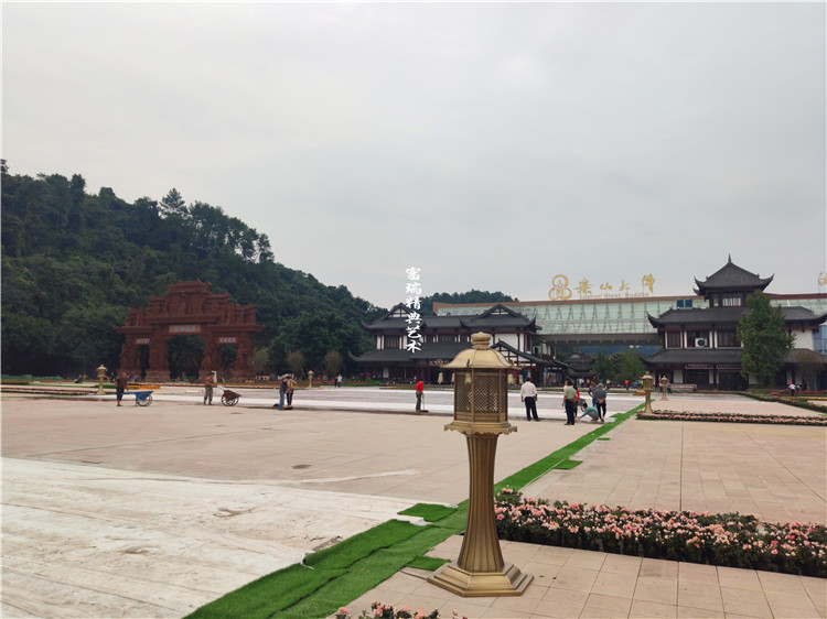 1601369851191077.jpg 四川乐山大佛景区莲花雕塑及莲花灯(图49)