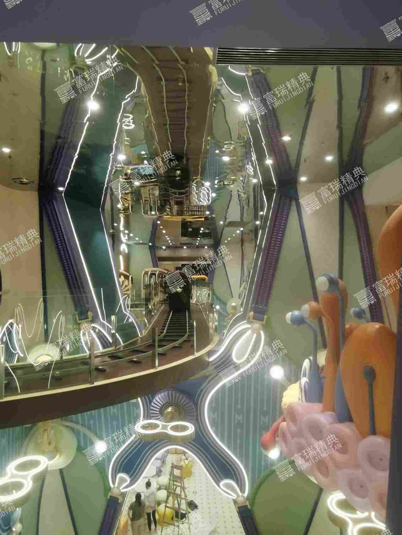 北京五棵松室内玻璃钢美陈雕塑(图20)