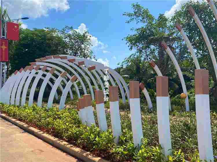 富瑞精典——海南文昌文琼高速公路雕塑(图2)